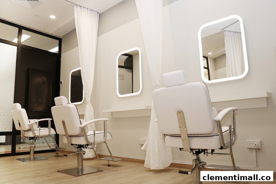 Interior view of Kskin showing multiple white treatment chairs with illuminated mirrors and privacy curtains.