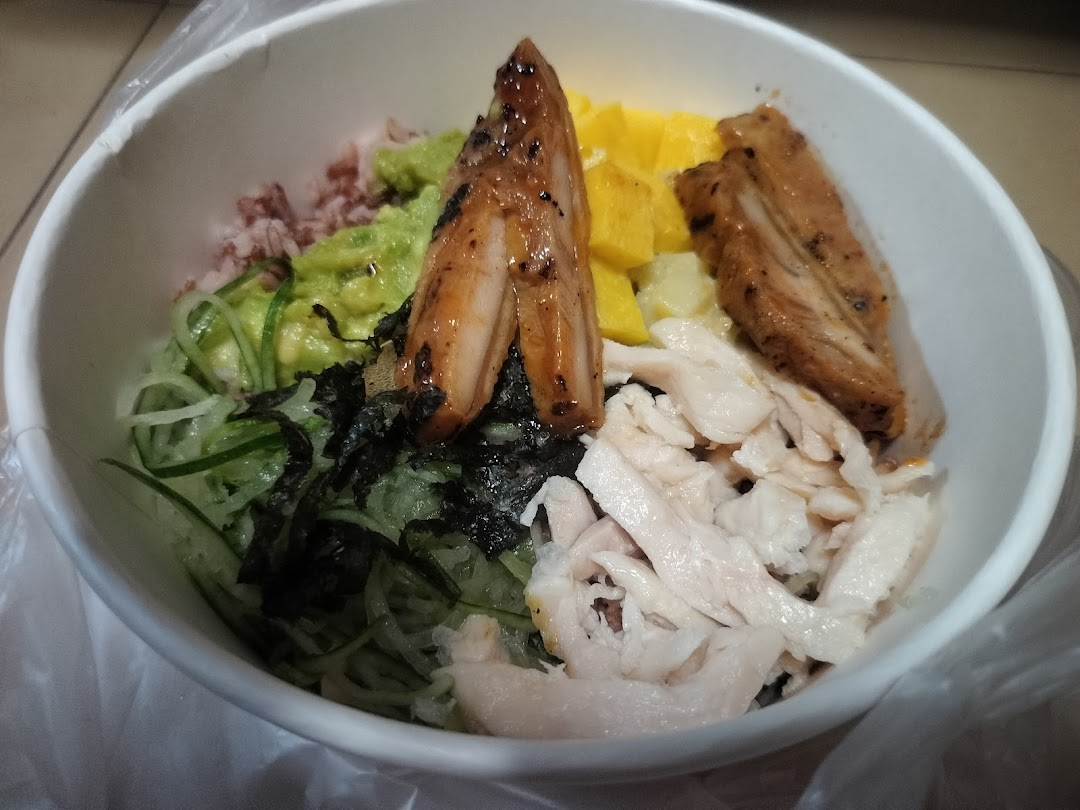 A vibrant custom bowl from Maki-San, featuring grilled chicken, shredded chicken, avocado, cucumber, and fruit.