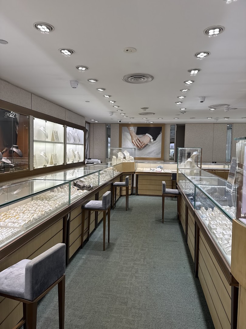 Interior view of Poh Heng Jewellery, showcasing numerous display cases filled with exquisite jewelry.