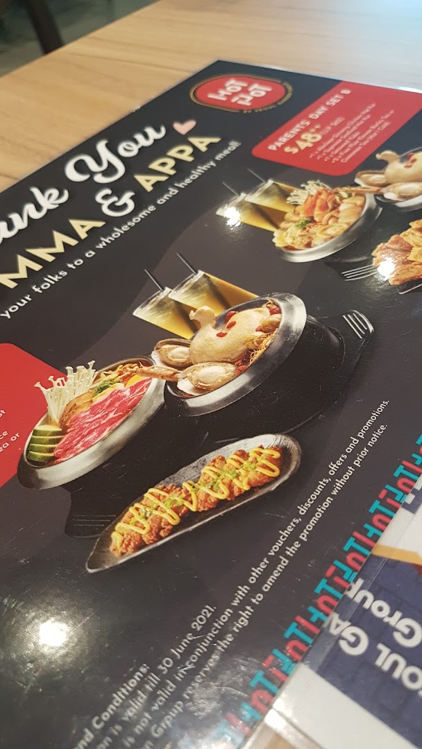 A menu displaying a 'Parents Day Set S' promotion with Korean hot pot, ginseng chicken soup, and other dishes.