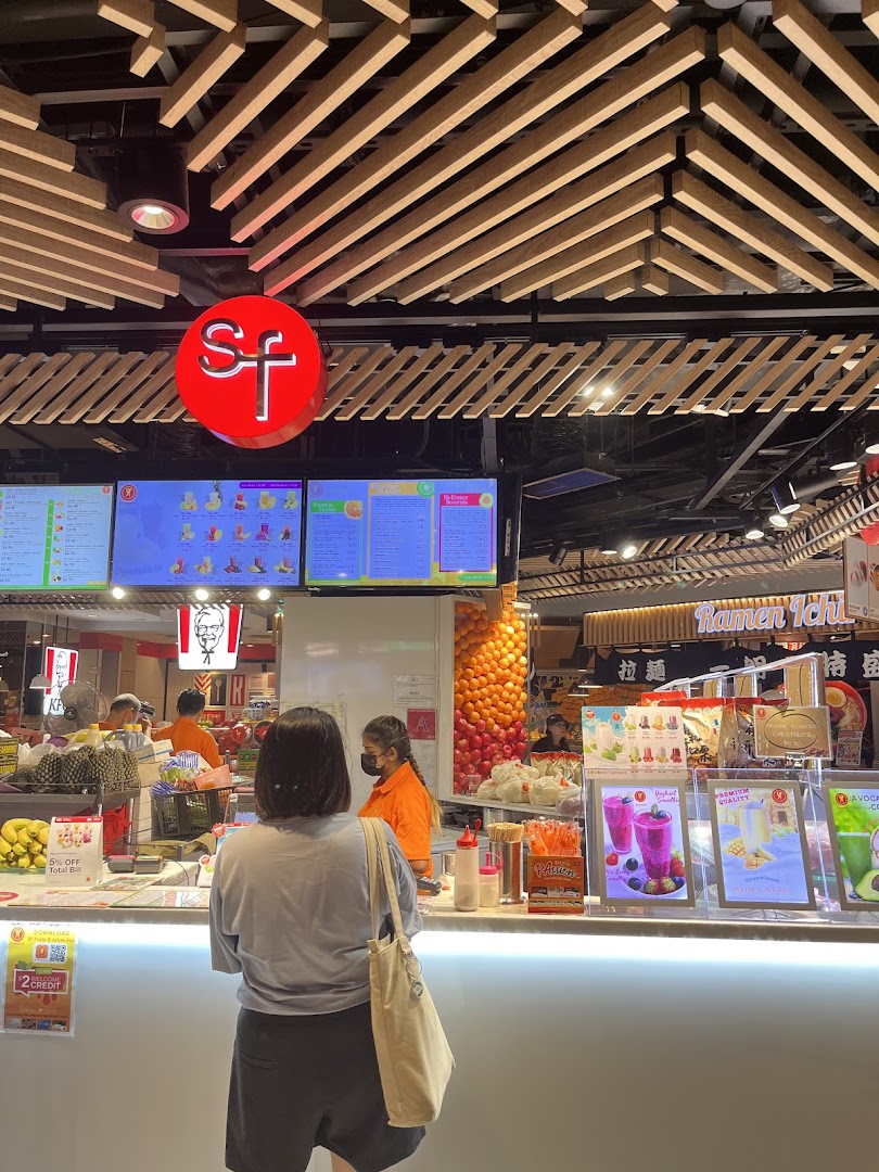 Digital menus display a wide array of fresh fruit juices and smoothies at SF Fruits & Juices.