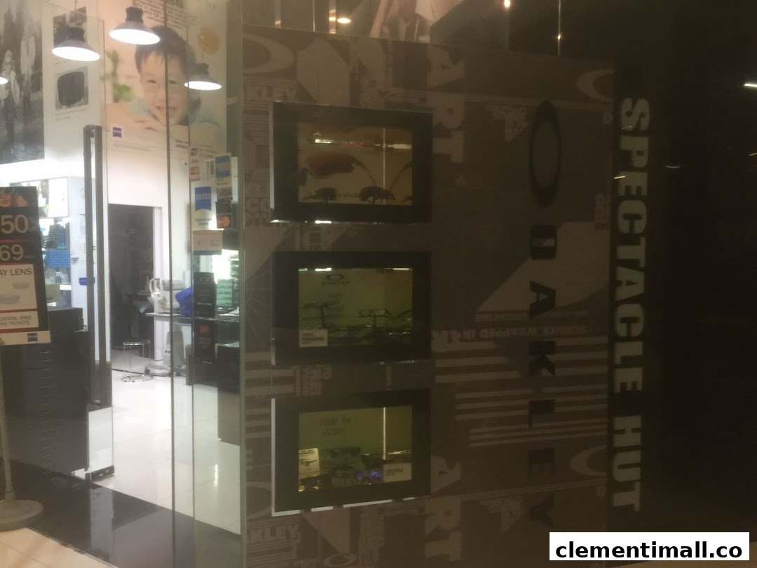 The image shows the entrance of Spectacle Hut, an optical shop, with product displays and branding.