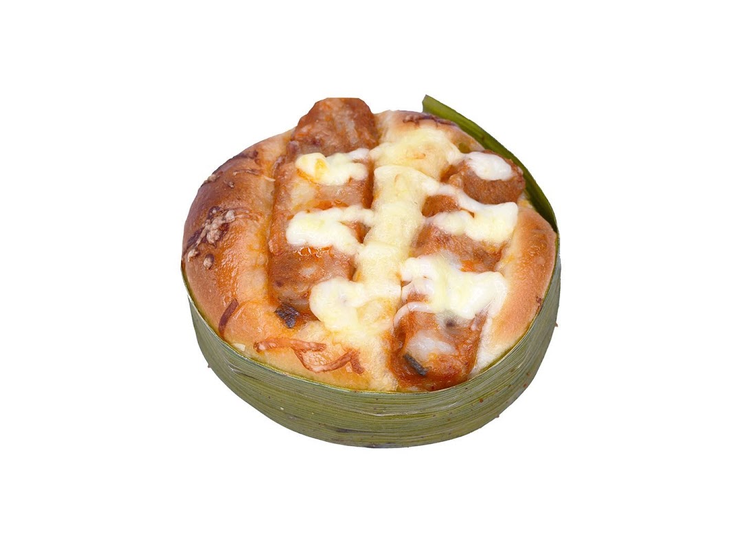 A delicious sausage and cheese bun, wrapped in a banana leaf, from Swee Heng 1989 Classic.