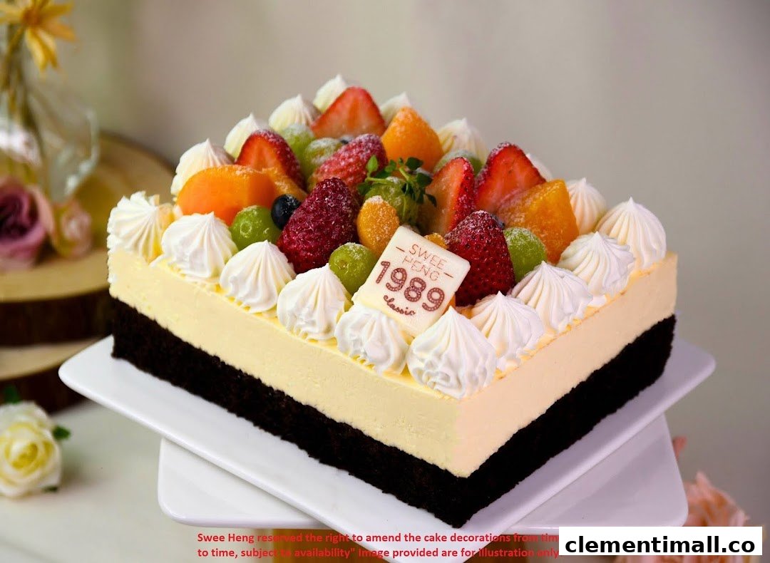 A delicious fruit-topped cake with cream frosting from Swee Heng 1989 Classic.