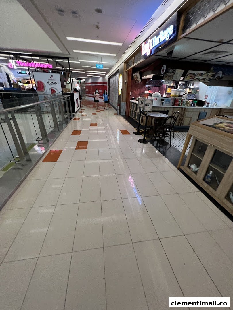 A mall corridor featuring The JellyHearts dessert shop and Eng's Heritage food stall, with shoppers walking by.