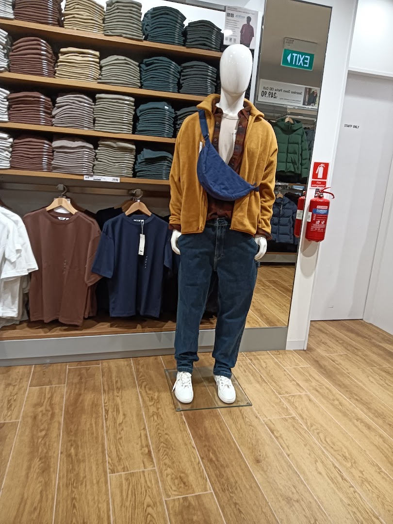 UNIQLO The Clementi Mall Same Day Click  Collect image 7