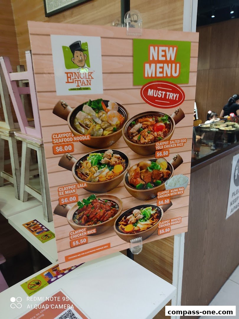 A menu board for Encik Tan featuring various claypot dishes with prices.