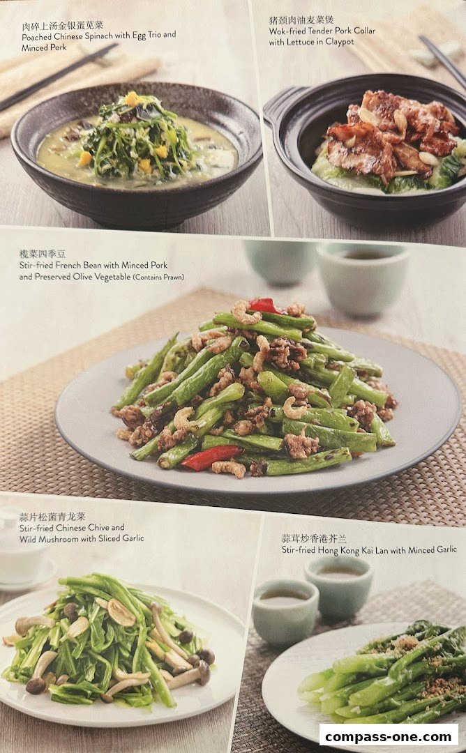 A selection of delicious Chinese dishes, including poached spinach, stir-fried beans, and pork collar.