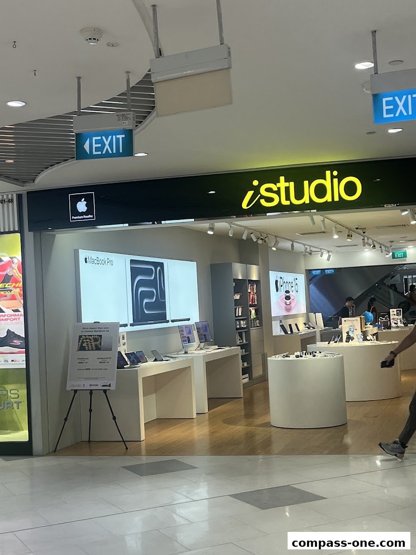 The iStudio store features Apple products like MacBook Pro and iPhone 15, with displays and product stands.