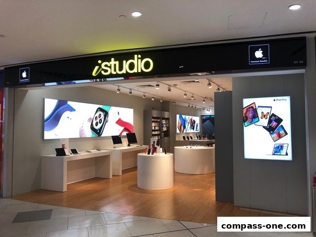 The iStudio store front displays Apple products like Apple Watch and iPad Pro on illuminated stands.