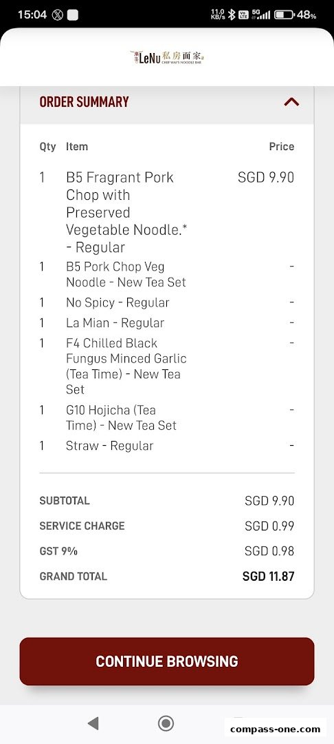 Order summary screen showing a list of noodle dishes and drinks with prices.