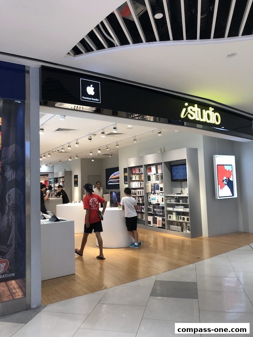 The iStudio store, a premium Apple reseller, showcasing Apple products and accessories.