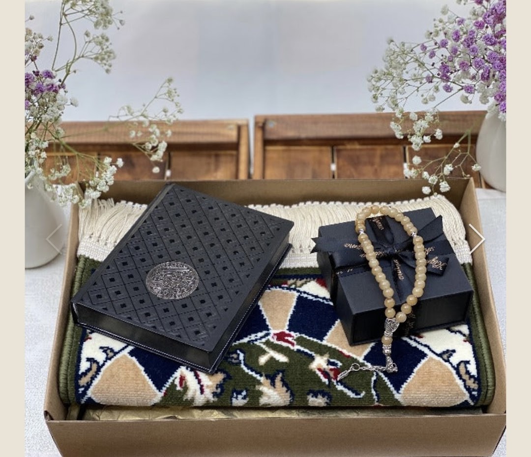 A beautifully presented Islamic gift set featuring a prayer mat, Quran, and prayer beads in a box.