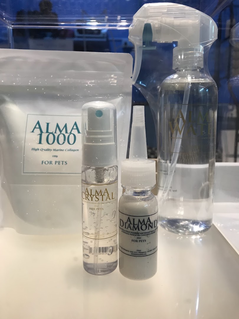 Close-up of Hans Qitty Cut's pet care products, including marine collagen and sprays.