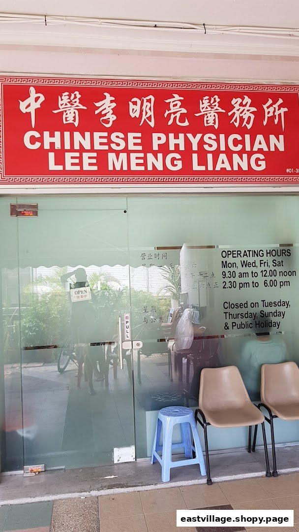 The shop front of Lee Meng Liang Therapy, a Chinese physician, with operating hours visible.