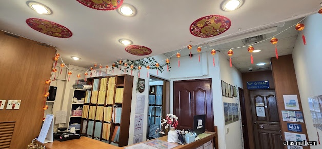 The image shows the interior of Oei Family Clinic's reception area.