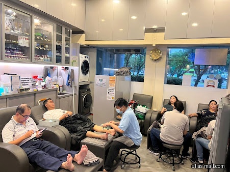 The image shows the interior of a foot reflexology and massage shop.