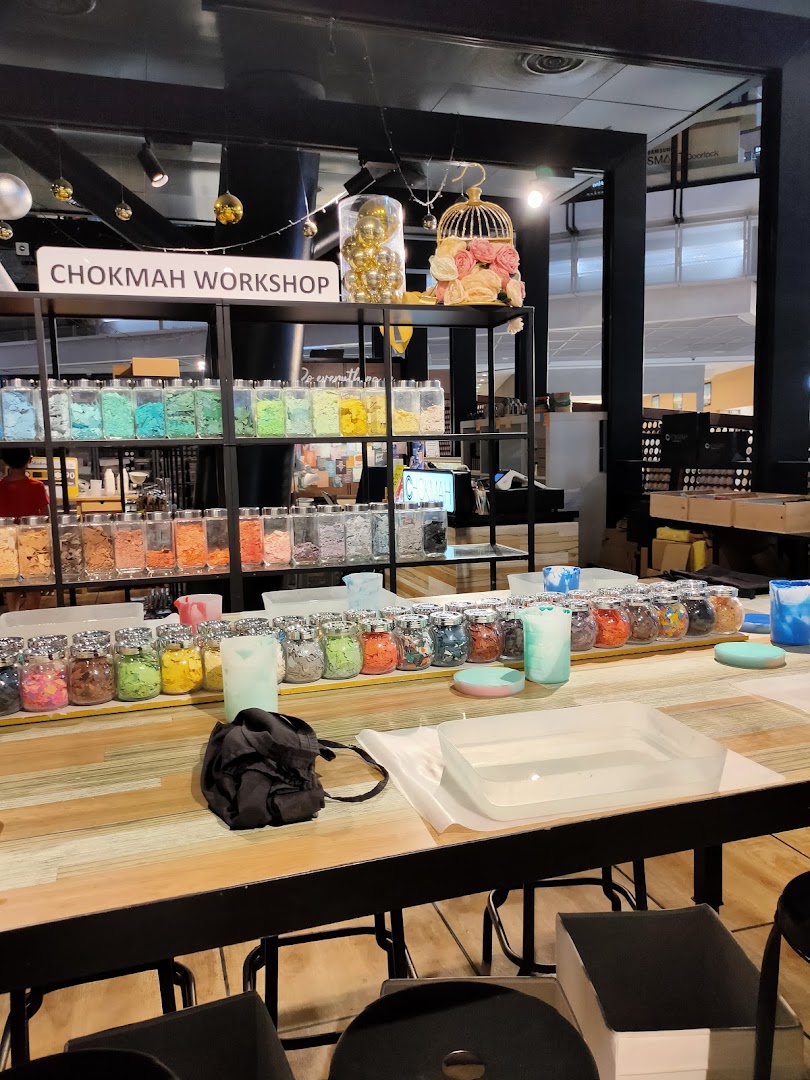 A vibrant Chokmah workshop area featuring colorful materials in jars and a large table for creative activities.