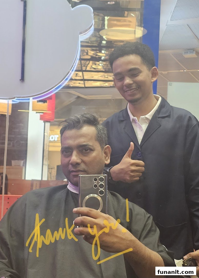 A customer takes a mirror selfie with a smiling barber giving a thumbs-up at Clippers Barber Funan.
