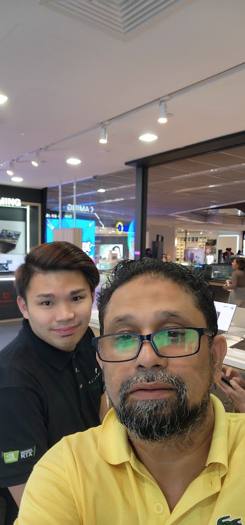 Dell Exclusive Store Funan image 10
