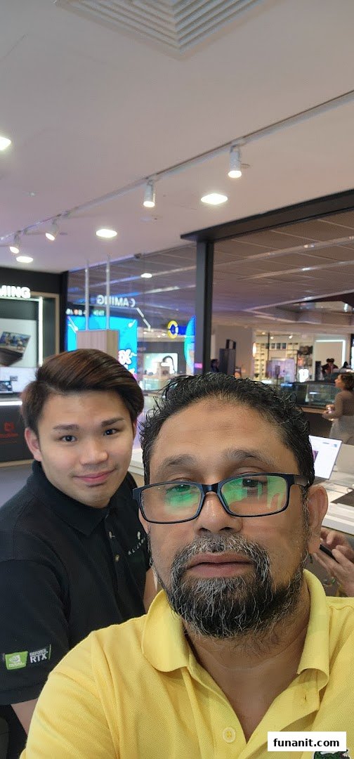 Dell Exclusive Store Funan image 10