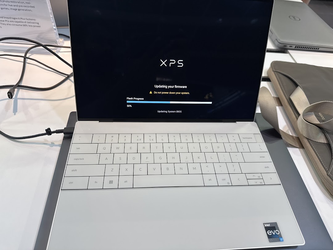 Dell Exclusive Store Funan image 9