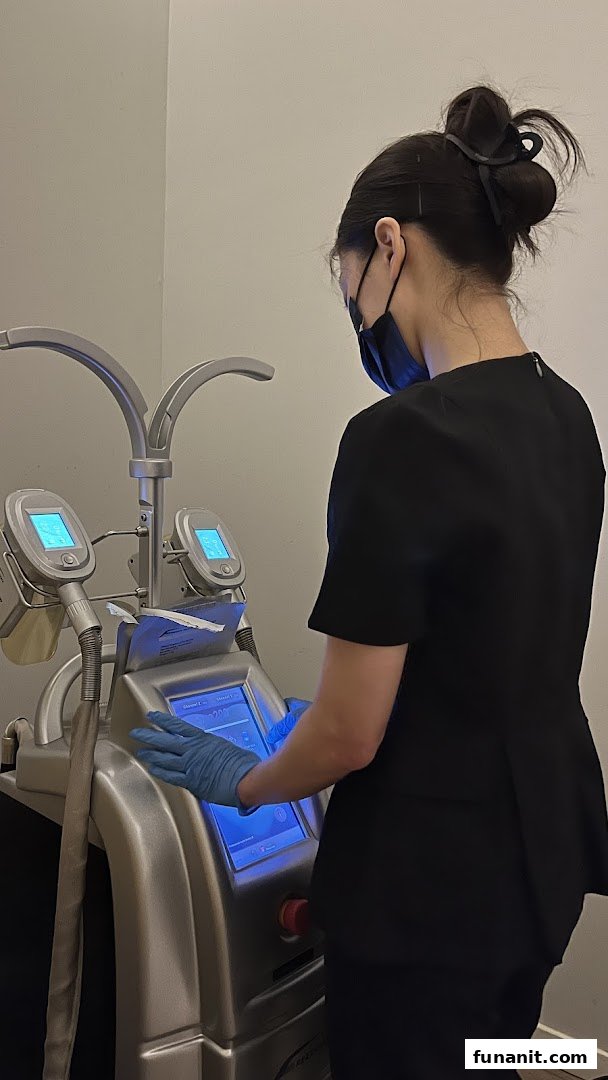 A staff member operates advanced slimming equipment at Expressions Funan.