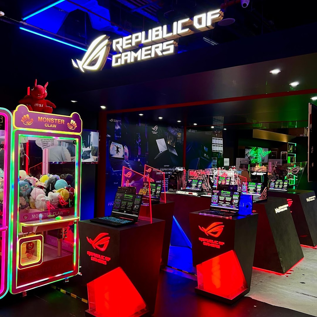 Interior view of a gaming shop featuring Republic of Gamers products and a Monster Claw machine.