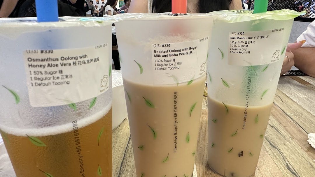 Three customized bubble tea drinks from Happy Cup Funan with their order labels visible.