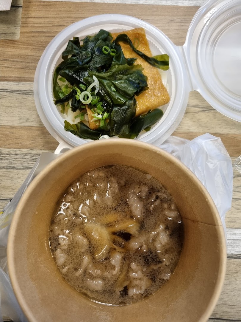 Two containers of prepared food, one with seaweed and tofu, the other with a savory soup.