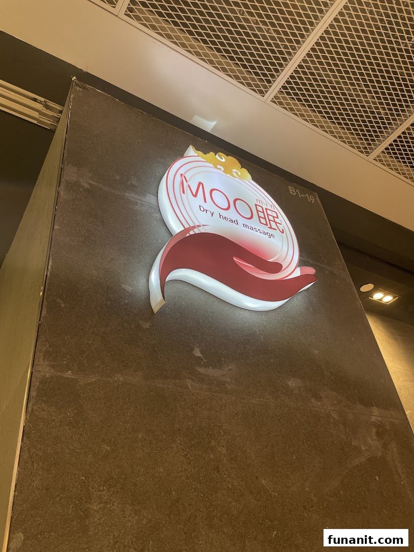 A close-up of the Moomin Deep Sleep Dry Head Massage shop sign with its distinctive logo.
