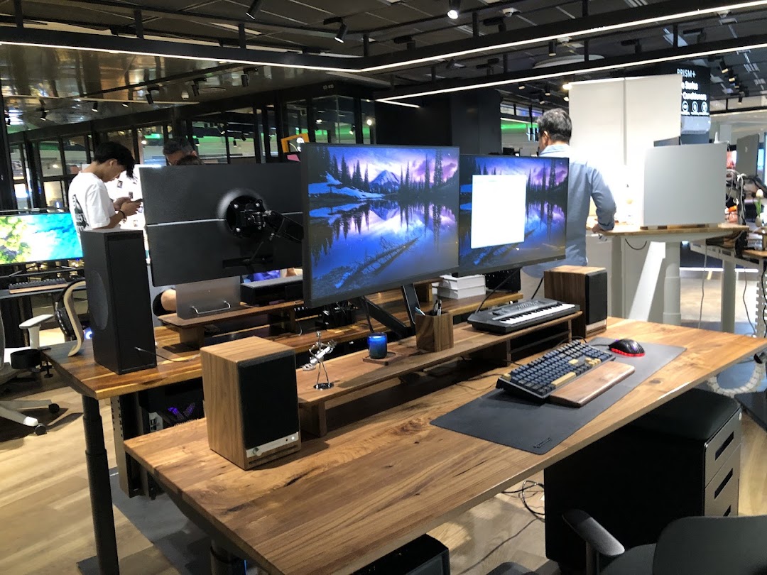 Omnidesk Funan Mall image 15