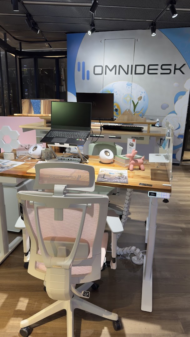 Omnidesk Funan Mall image 9