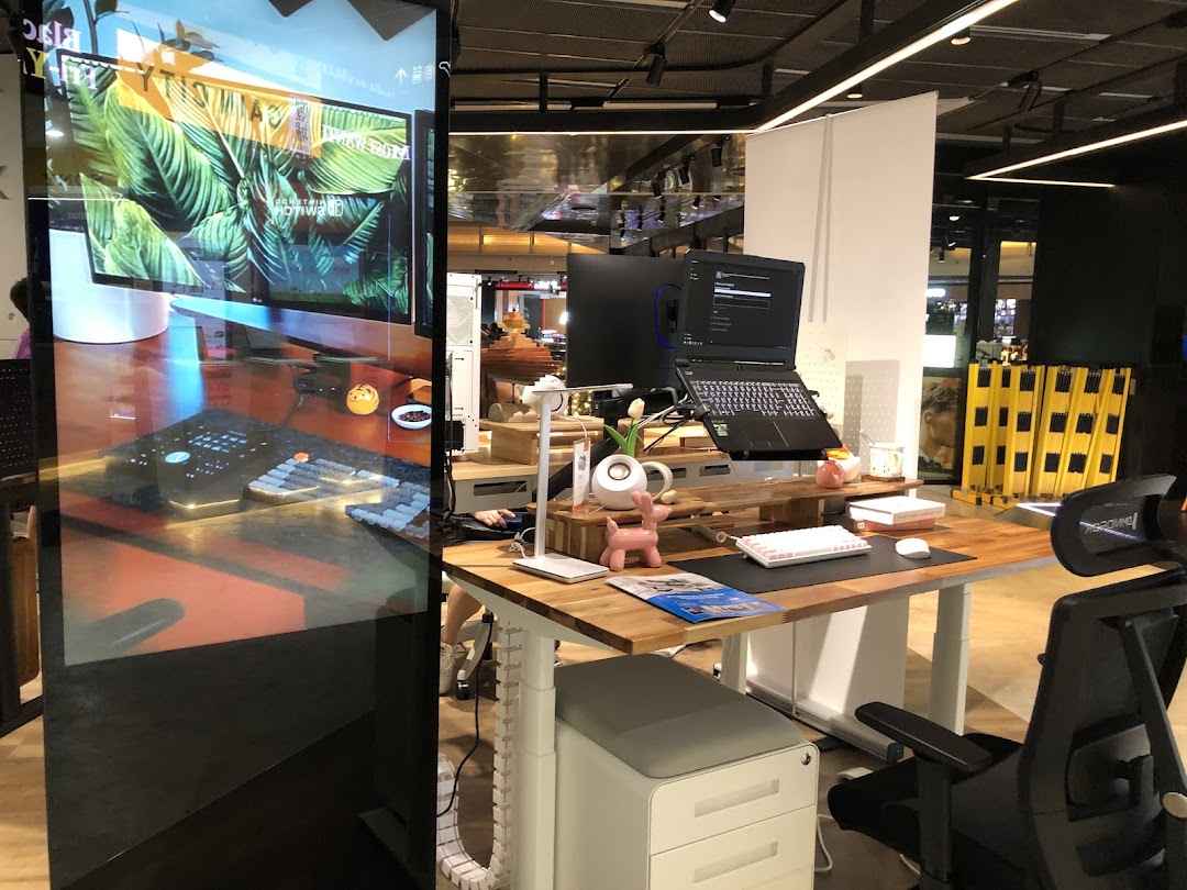 Omnidesk Funan Mall image 10