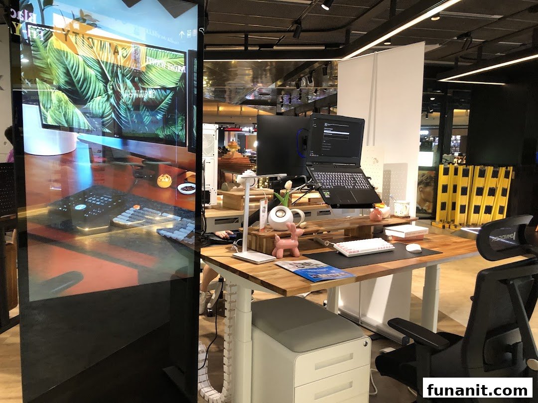 Omnidesk Funan Mall image 10