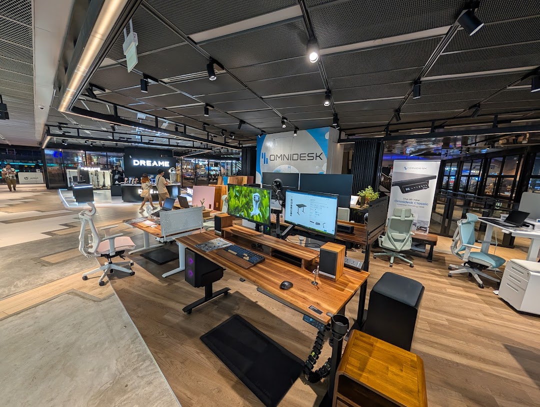 Omnidesk Funan Mall image 13