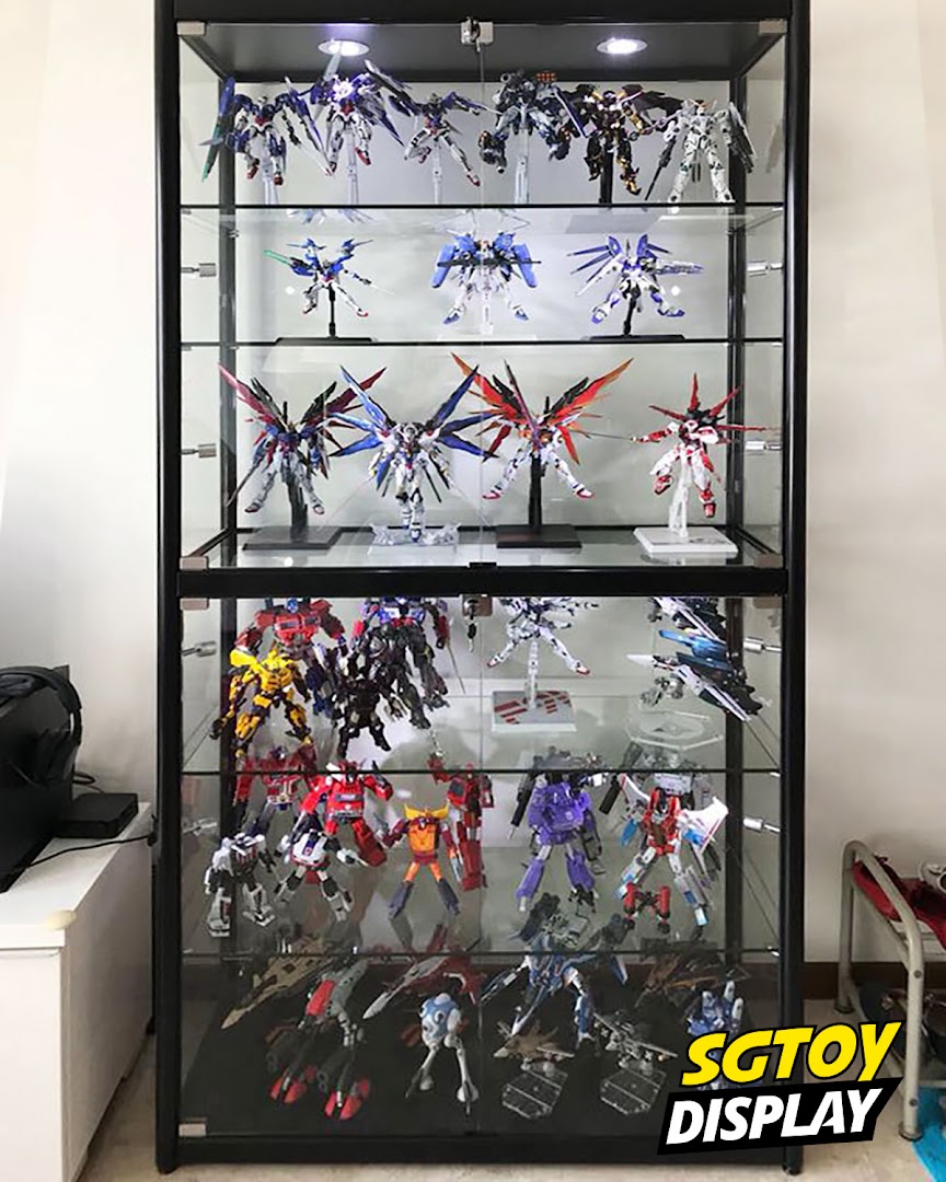 A display cabinet showcasing numerous detailed robot action figures and model kits.