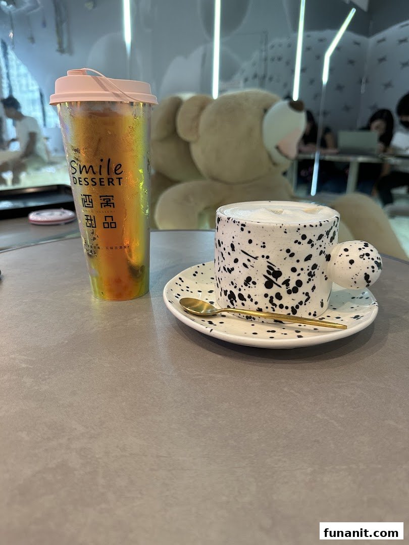 Two unique drinks on a table with a large teddy bear in the background at Smile Dessert.