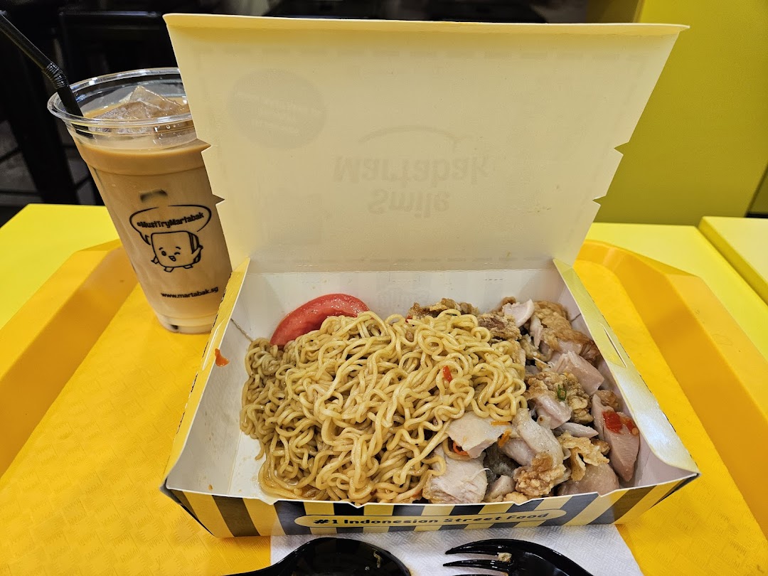 A delicious box of Indonesian street food noodles with chicken and an iced drink from Smile Martabak.