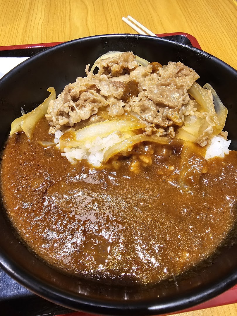 A close-up of a delicious bowl featuring Sukiya's signature gyudon and rich Japanese curry.
