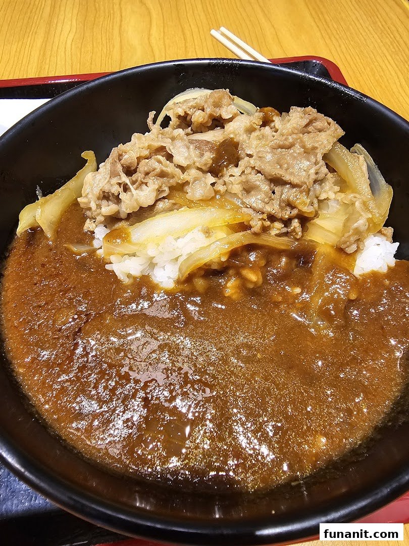 A close-up of a delicious bowl featuring Sukiya's signature gyudon and rich Japanese curry.