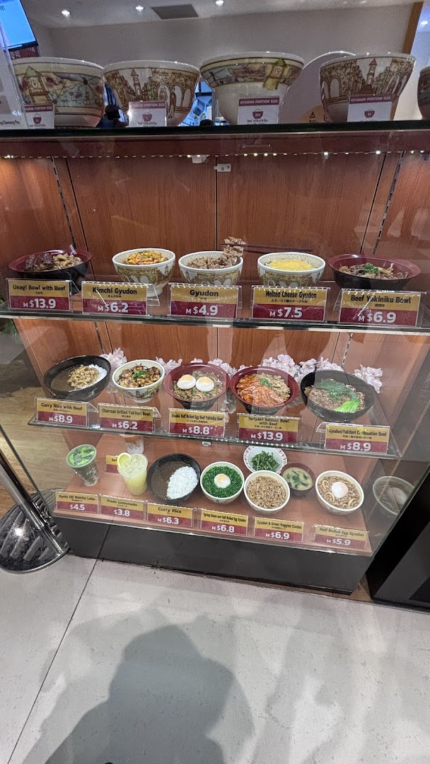 A display case showcasing various Japanese rice bowls, curries, and drinks with prices.