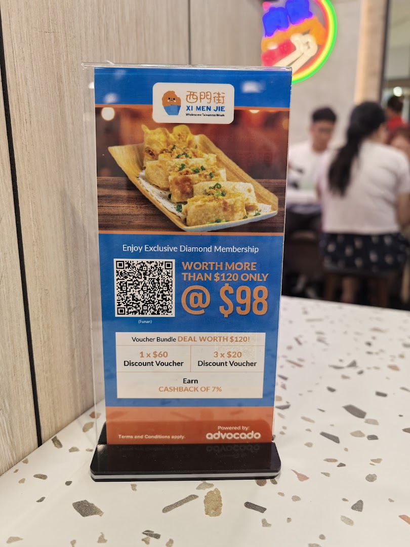 A table tent display at Xi Men Jie advertising an exclusive Diamond Membership offer with discount vouchers.