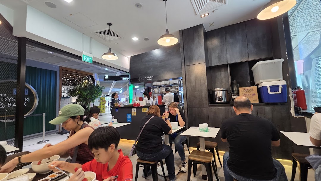 Diners enjoy a meal inside Yan Ji Gourmet Seafood Soup By GoodEarth, showcasing its casual dining atmosphere.