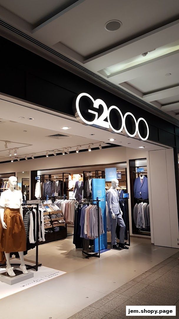 G2000 shop interior displaying men's suits and shirts on mannequins and racks.