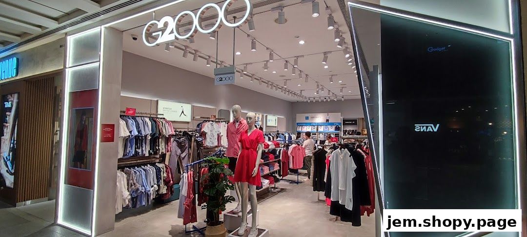 G2000 clothing store interior with mannequins and racks of apparel.