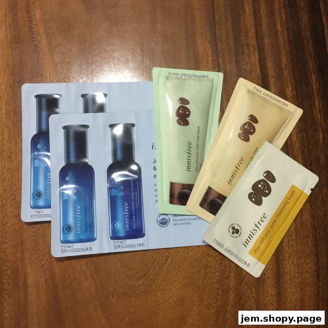 Innisfree skincare samples including essence, clay mask, and cleansing foam.