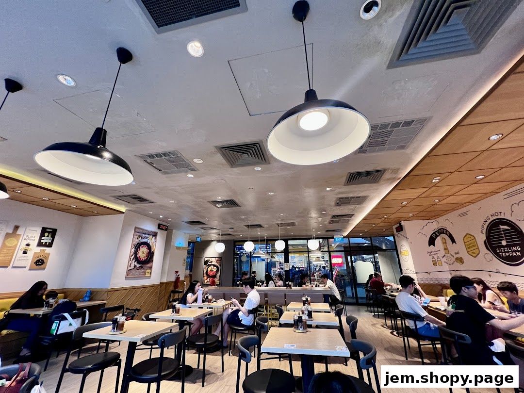 Interior view of Pepper Lunch restaurant with diners seated at tables.