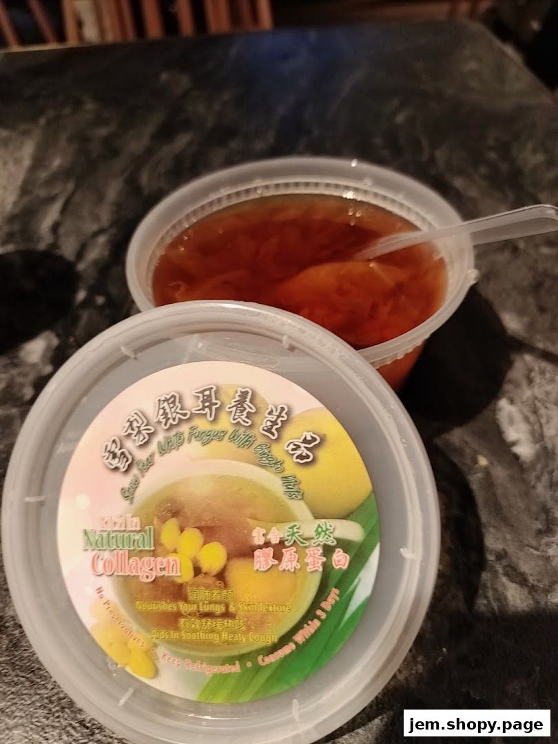 A container of sweet soup with white fungus and ginger nuts, labeled 'Natural Collagen'.