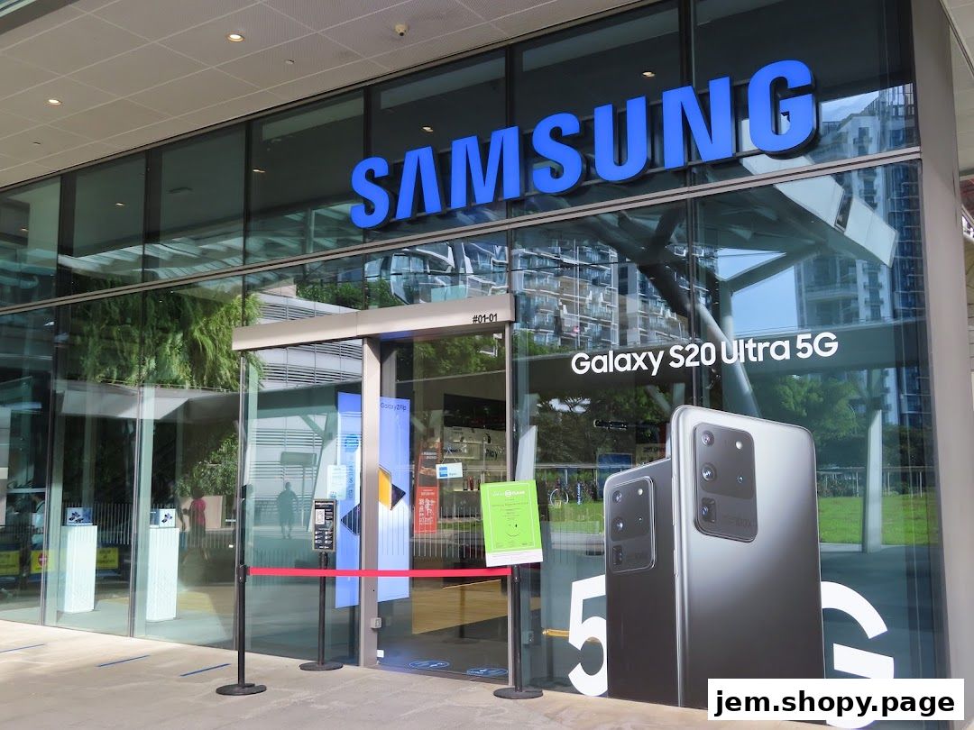 Exterior of the Samsung Service Centre Jem shop with prominent Samsung branding and Galaxy S20 Ultra 5G advertisement.